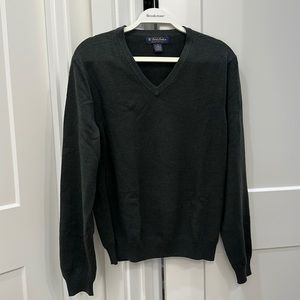 Brooks Brothers merino wool v-neck sweater size S